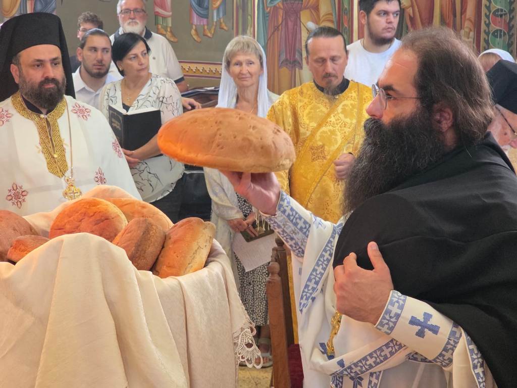 Ο Πατριάρχης Ιεροσολύμων τίμησε τους Αποστόλους Πέτρο και Παύλο - μια φωτογραφία 4