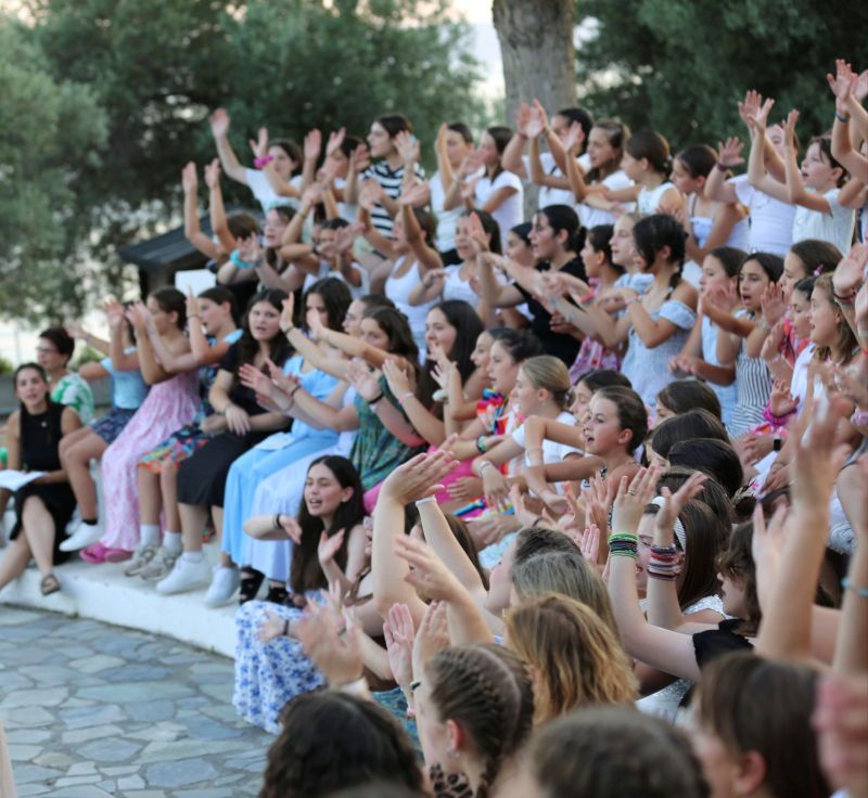 Ο Μητροπολίτης Χρυσόστομος ευλόγησε τη β΄ κατασκηνωτική περίοδο στις Ροβιές - μια φωτογραφία 2