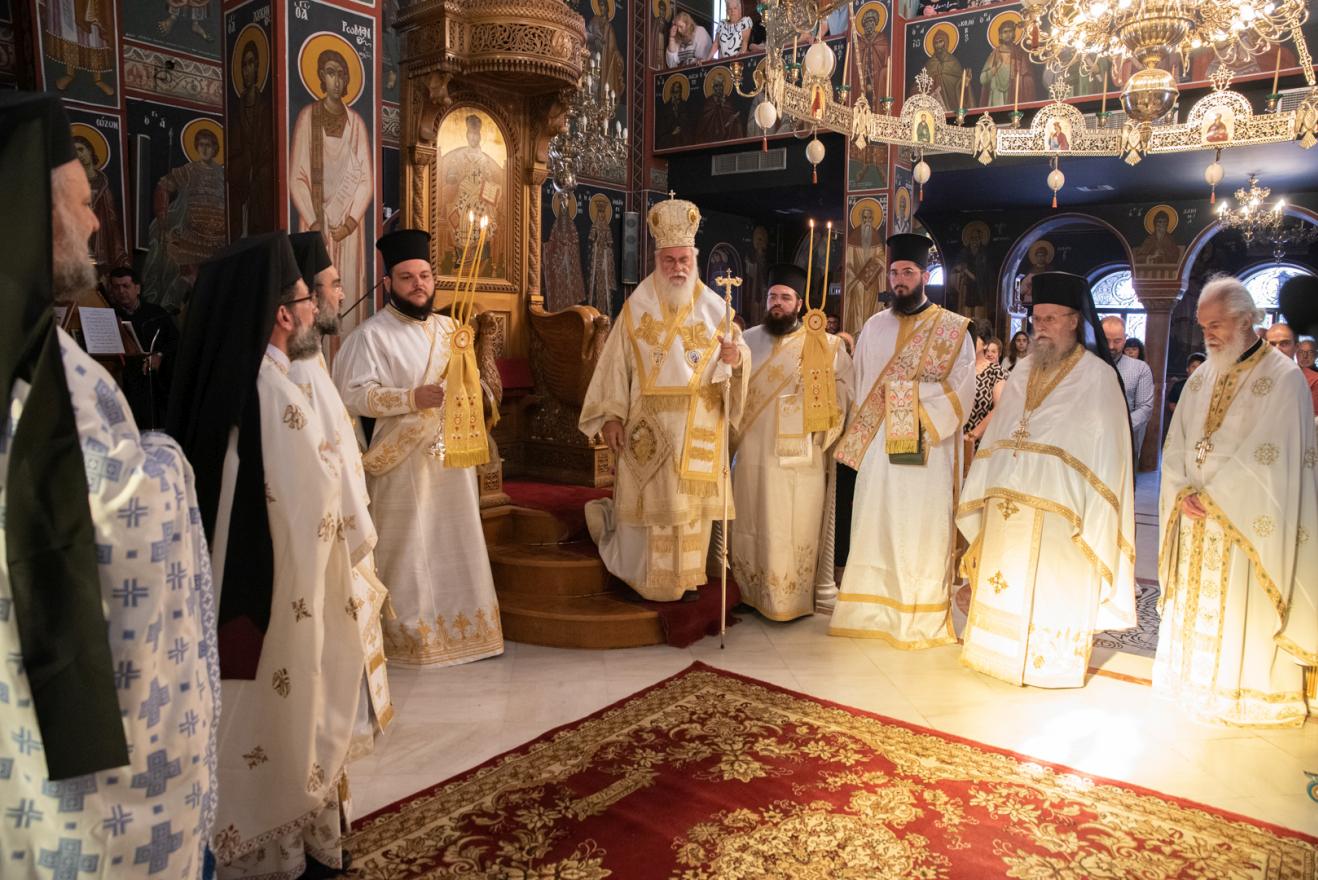 Χειροτονία πρεσβυτέρου και χειροθεσία αρχιμανδρίτη στην Πετρούπολη - μια φωτογραφία 1