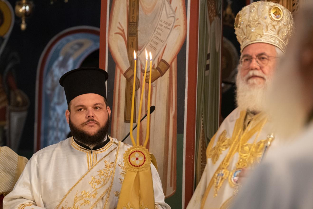 Χειροτονία πρεσβυτέρου και χειροθεσία αρχιμανδρίτη στην Πετρούπολη - μια φωτογραφία 2