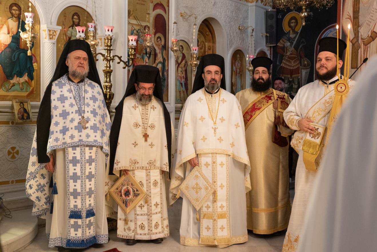 Χειροτονία πρεσβυτέρου και χειροθεσία αρχιμανδρίτη στην Πετρούπολη - μια φωτογραφία 3