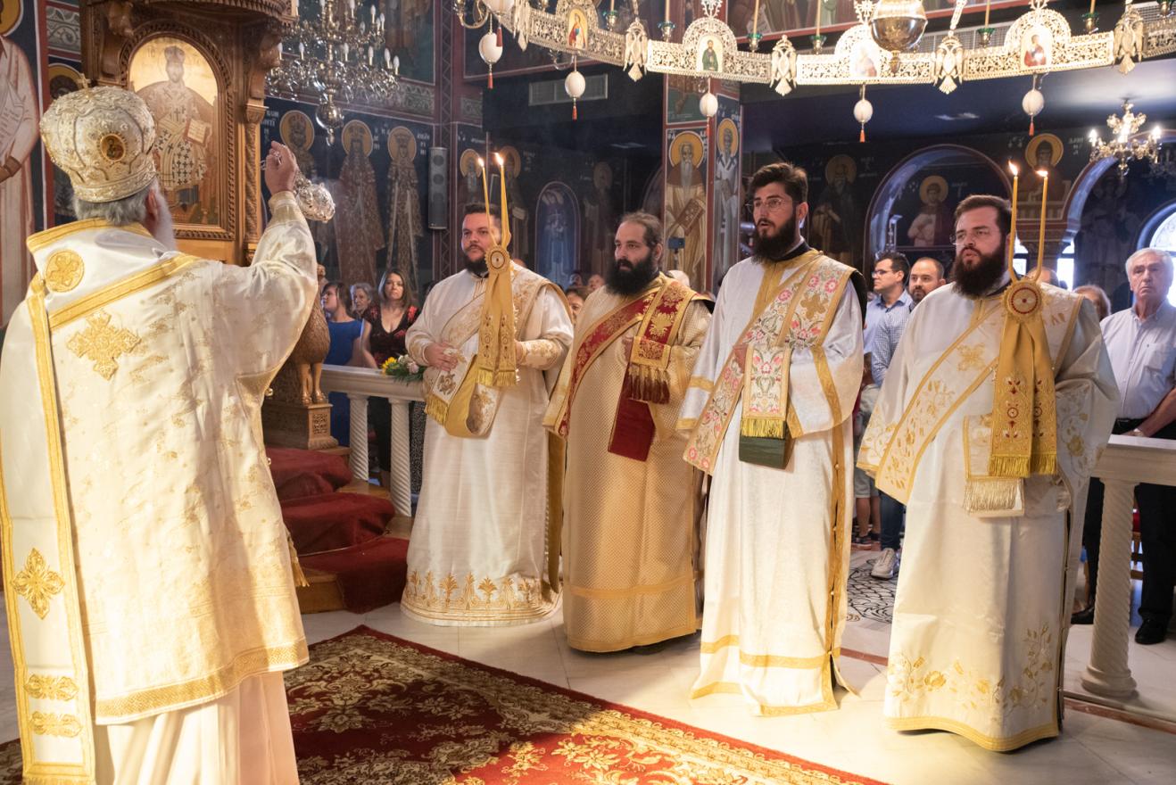 Χειροτονία πρεσβυτέρου και χειροθεσία αρχιμανδρίτη στην Πετρούπολη - μια φωτογραφία 6