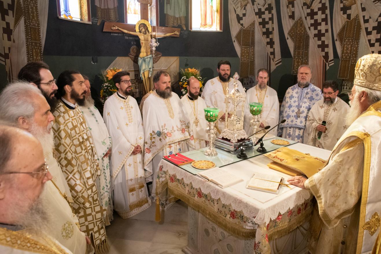 Χειροτονία πρεσβυτέρου και χειροθεσία αρχιμανδρίτη στην Πετρούπολη - μια φωτογραφία 7