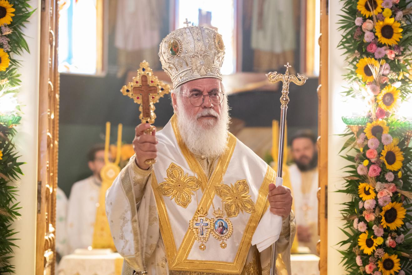 Χειροτονία πρεσβυτέρου και χειροθεσία αρχιμανδρίτη στην Πετρούπολη - μια φωτογραφία 9