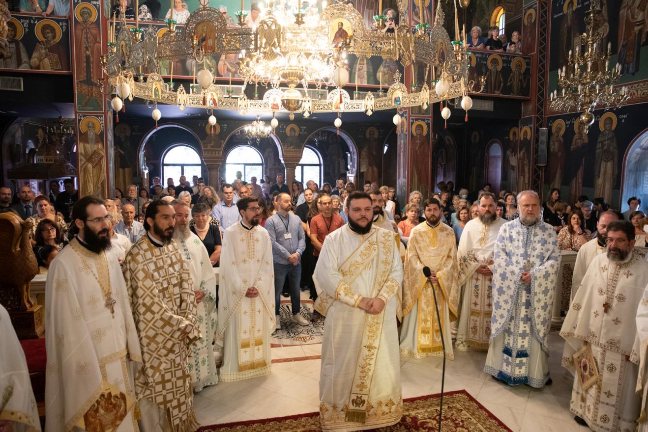 Χειροτονία πρεσβυτέρου και χειροθεσία αρχιμανδρίτη στην Πετρούπολη - μια φωτογραφία 10