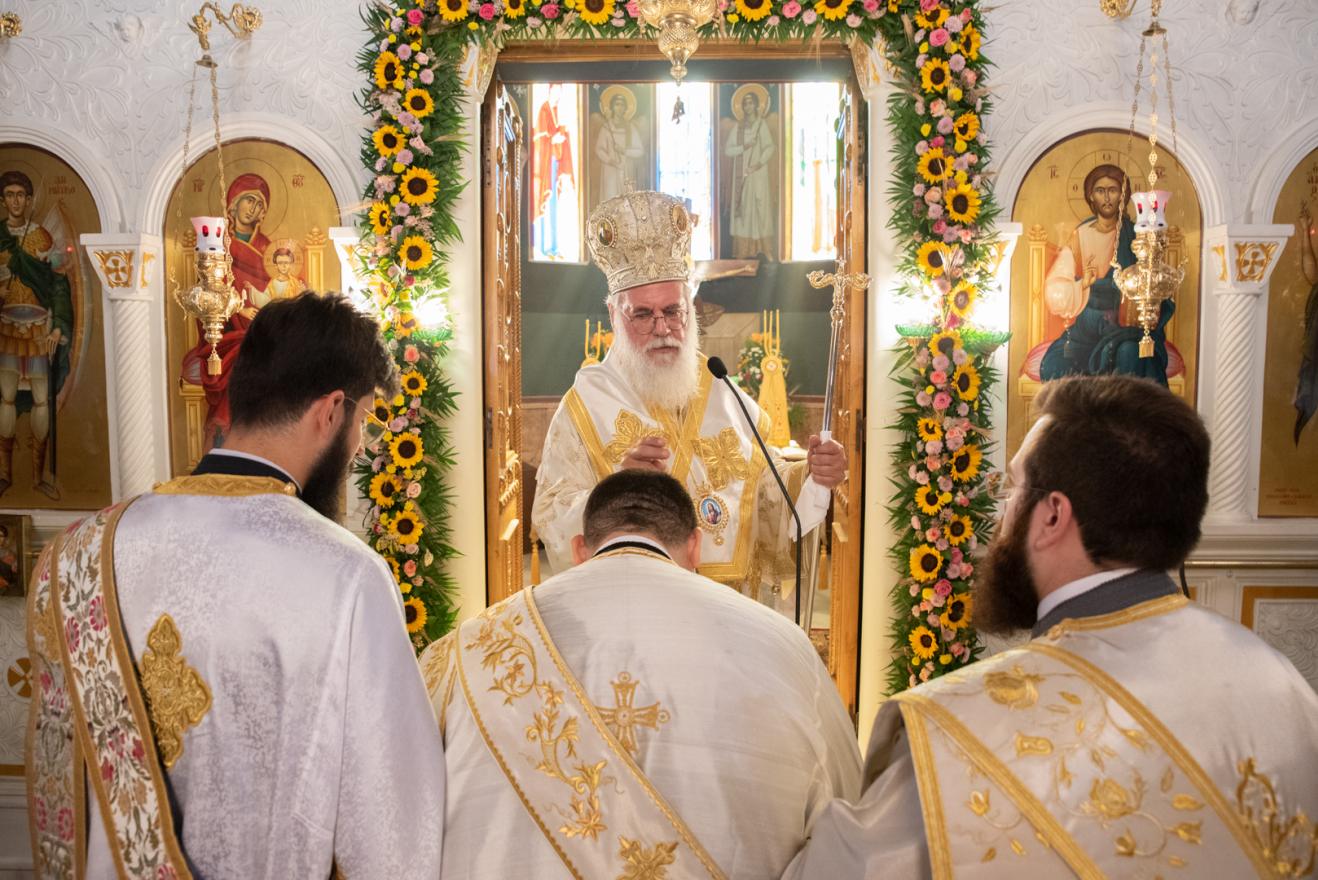 Χειροτονία πρεσβυτέρου και χειροθεσία αρχιμανδρίτη στην Πετρούπολη - μια φωτογραφία 12