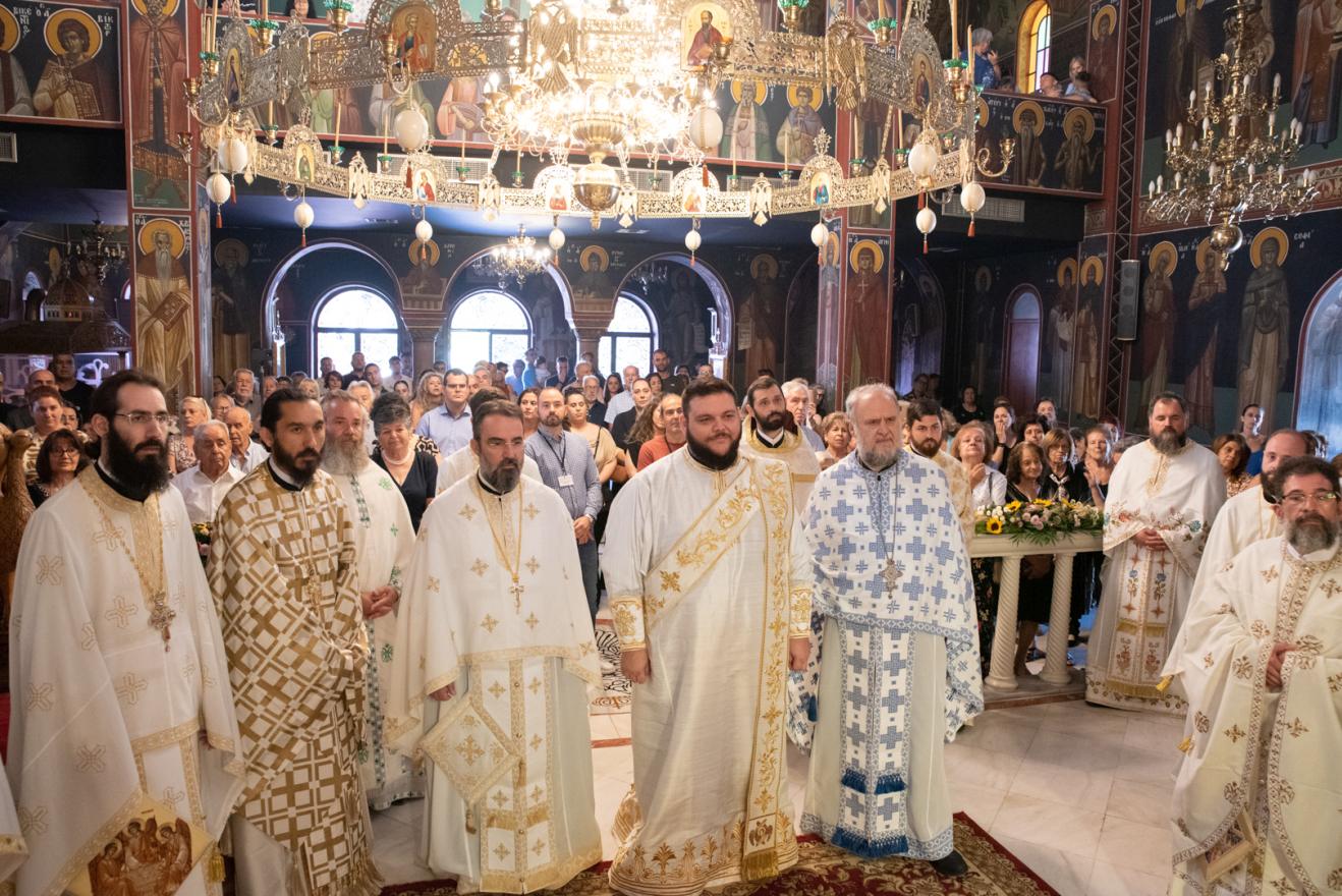 Χειροτονία πρεσβυτέρου και χειροθεσία αρχιμανδρίτη στην Πετρούπολη - μια φωτογραφία 13