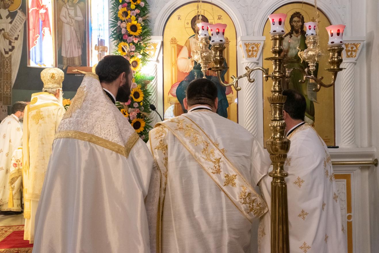 Χειροτονία πρεσβυτέρου και χειροθεσία αρχιμανδρίτη στην Πετρούπολη - μια φωτογραφία 18