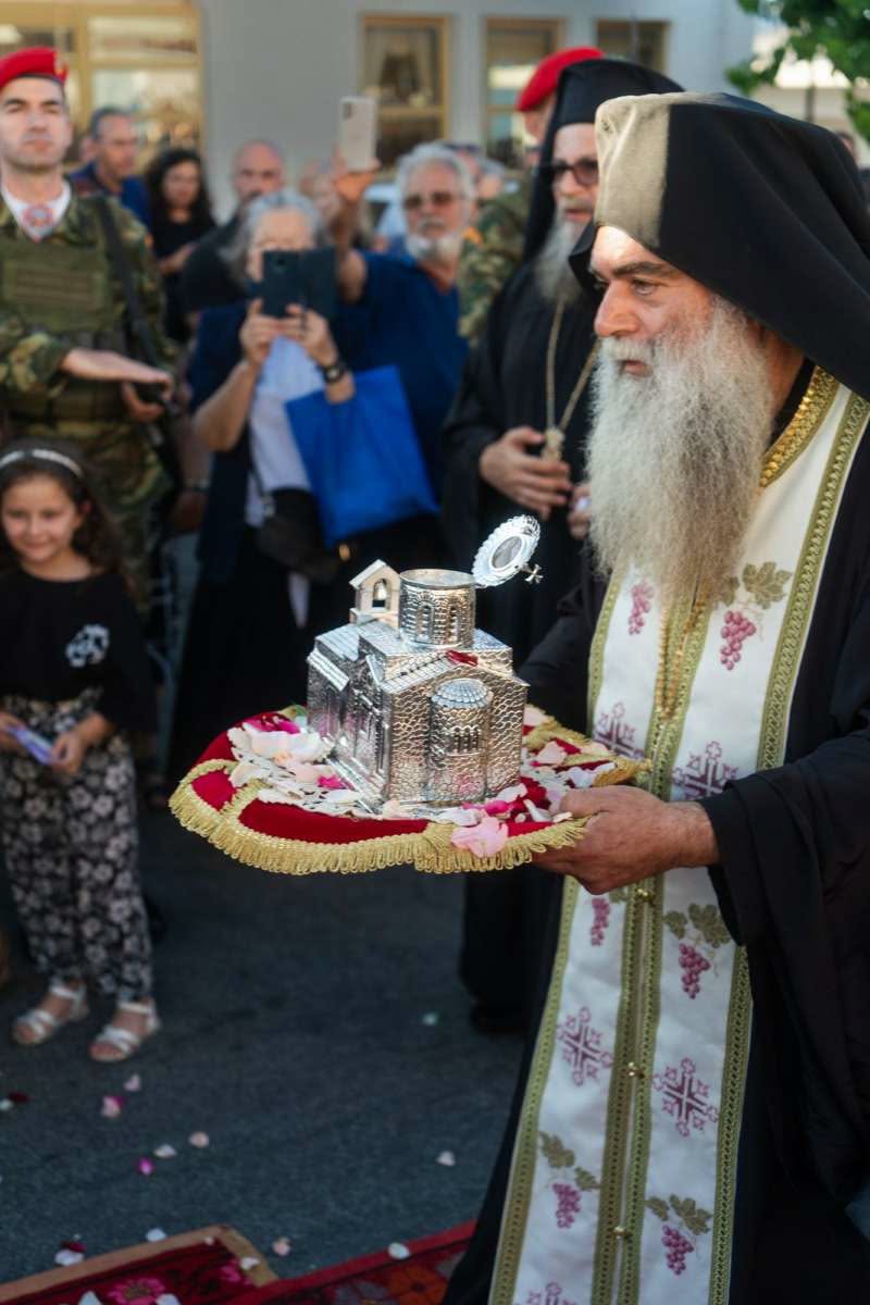 Συγκινητική επανακομιδή λειψάνων του Οσίου Ιωάννη του Ξένου στα Μυριοκέφαλα - μια φωτογραφία 2