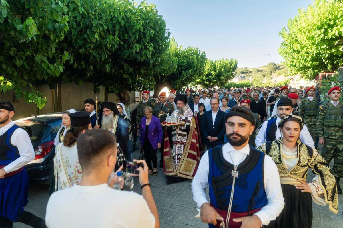Συγκινητική επανακομιδή λειψάνων του Οσίου Ιωάννη του Ξένου στα Μυριοκέφαλα - μια φωτογραφία 3