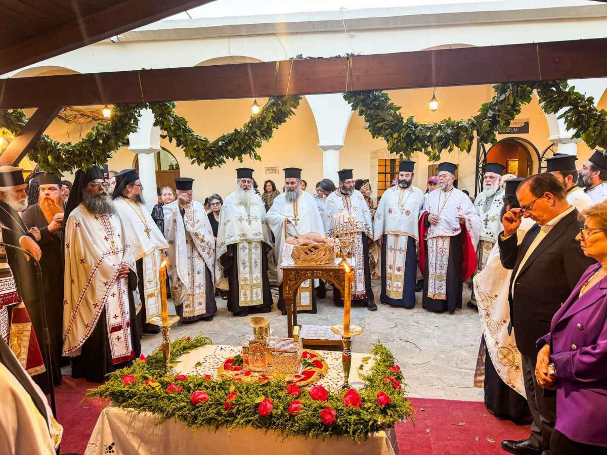 Συγκινητική επανακομιδή λειψάνων του Οσίου Ιωάννη του Ξένου στα Μυριοκέφαλα - μια φωτογραφία 9