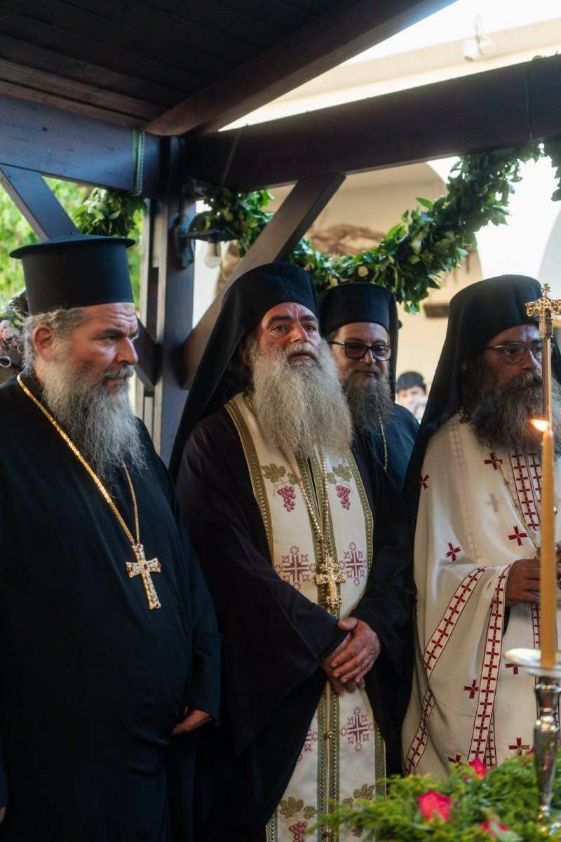 Συγκινητική επανακομιδή λειψάνων του Οσίου Ιωάννη του Ξένου στα Μυριοκέφαλα - μια φωτογραφία 10