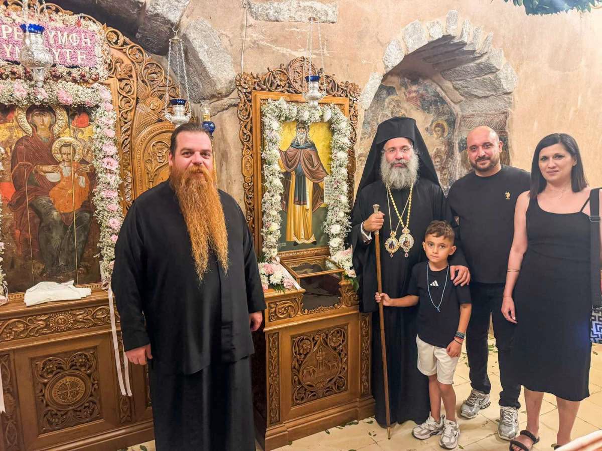 Συγκινητική επανακομιδή λειψάνων του Οσίου Ιωάννη του Ξένου στα Μυριοκέφαλα - μια φωτογραφία 12