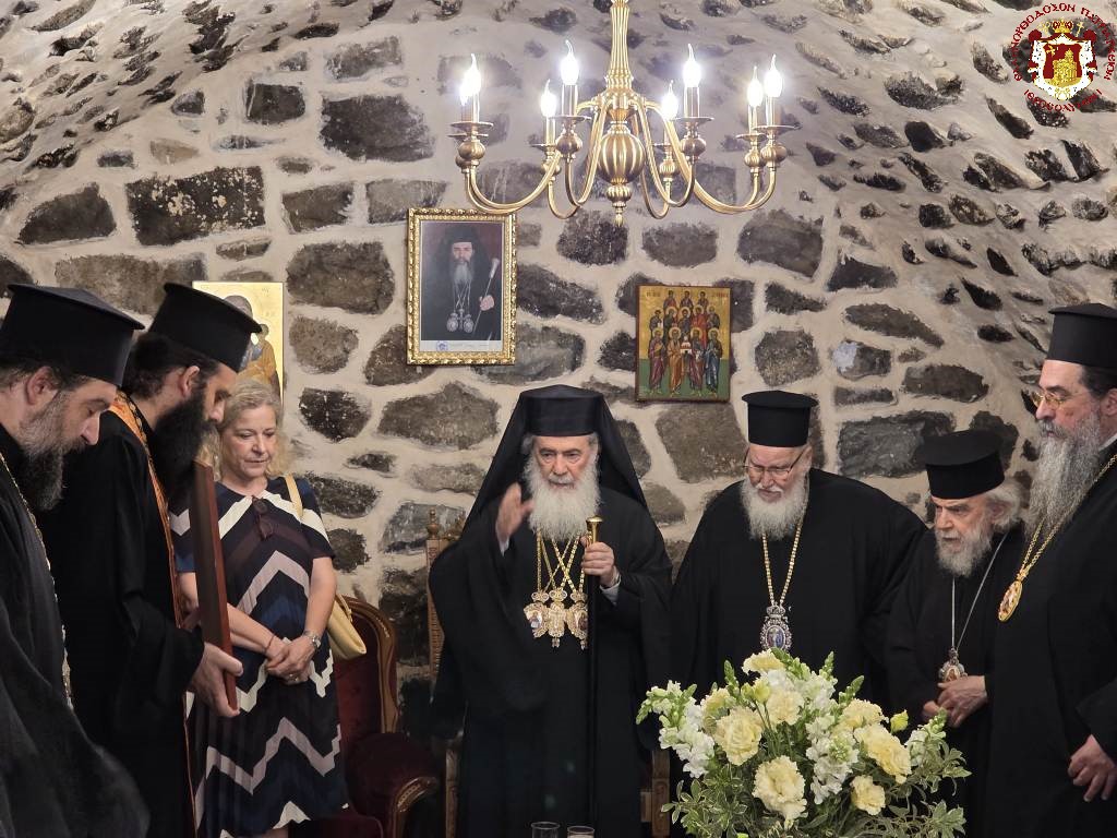 Πατριάρχης Ιεροσολύμων: Θεμέλια της Εκκλησίας μας οι Απόστολοι - μια φωτογραφία 13