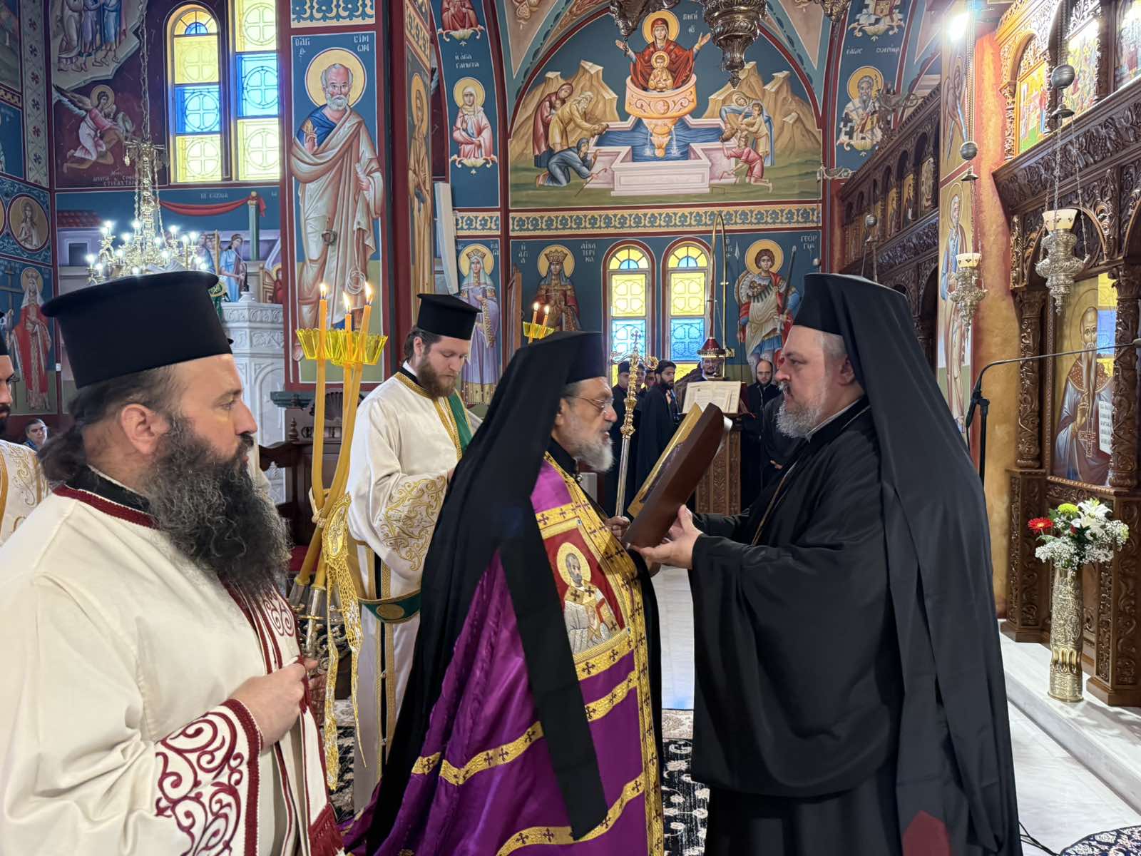 Πλήθος Αρχιερέων στα ονομαστήρια του Μητρ. Νικοδήμου στον Πολύγυρο - μια φωτογραφία 4