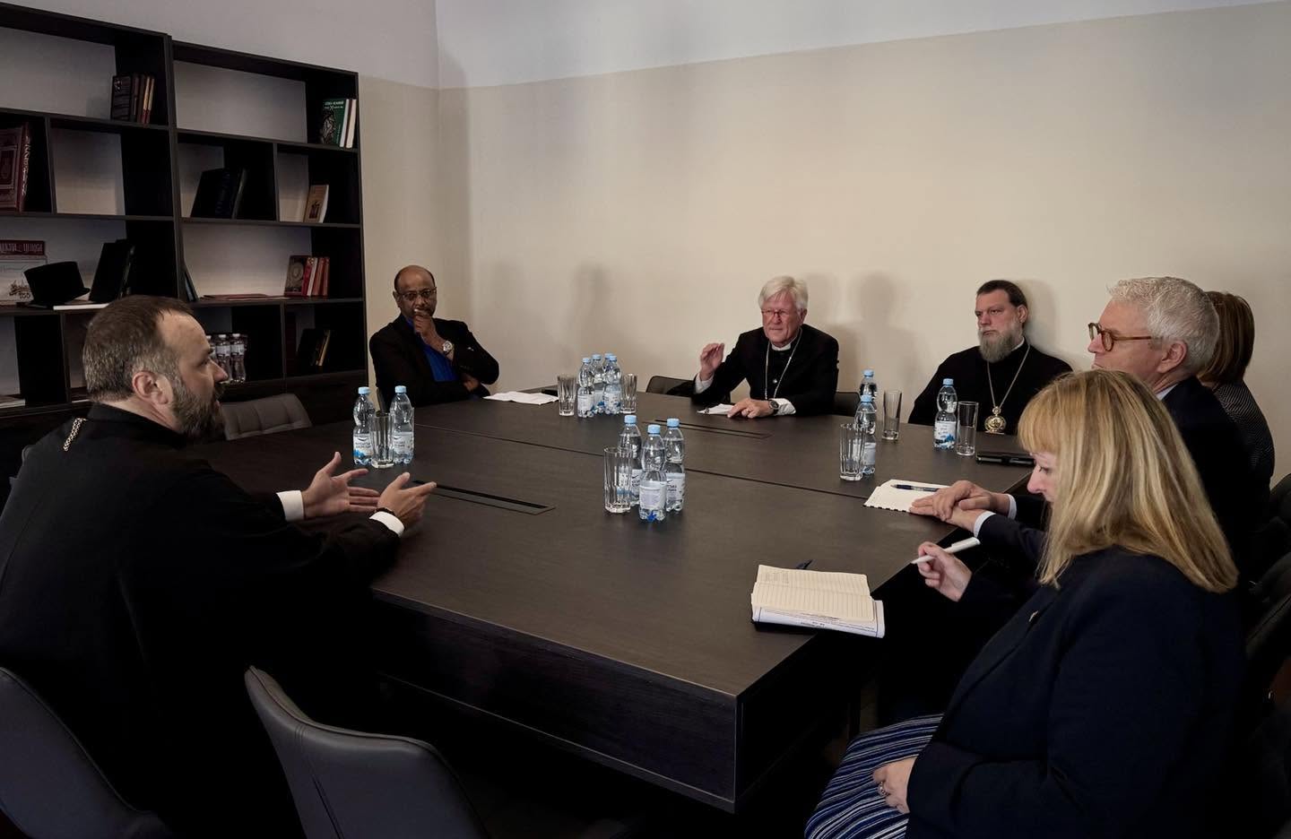 Αποστολή του ΠΣΕ συναντήθηκε με τον Επιφάνιο στο Κίεβο - μια φωτογραφία 8