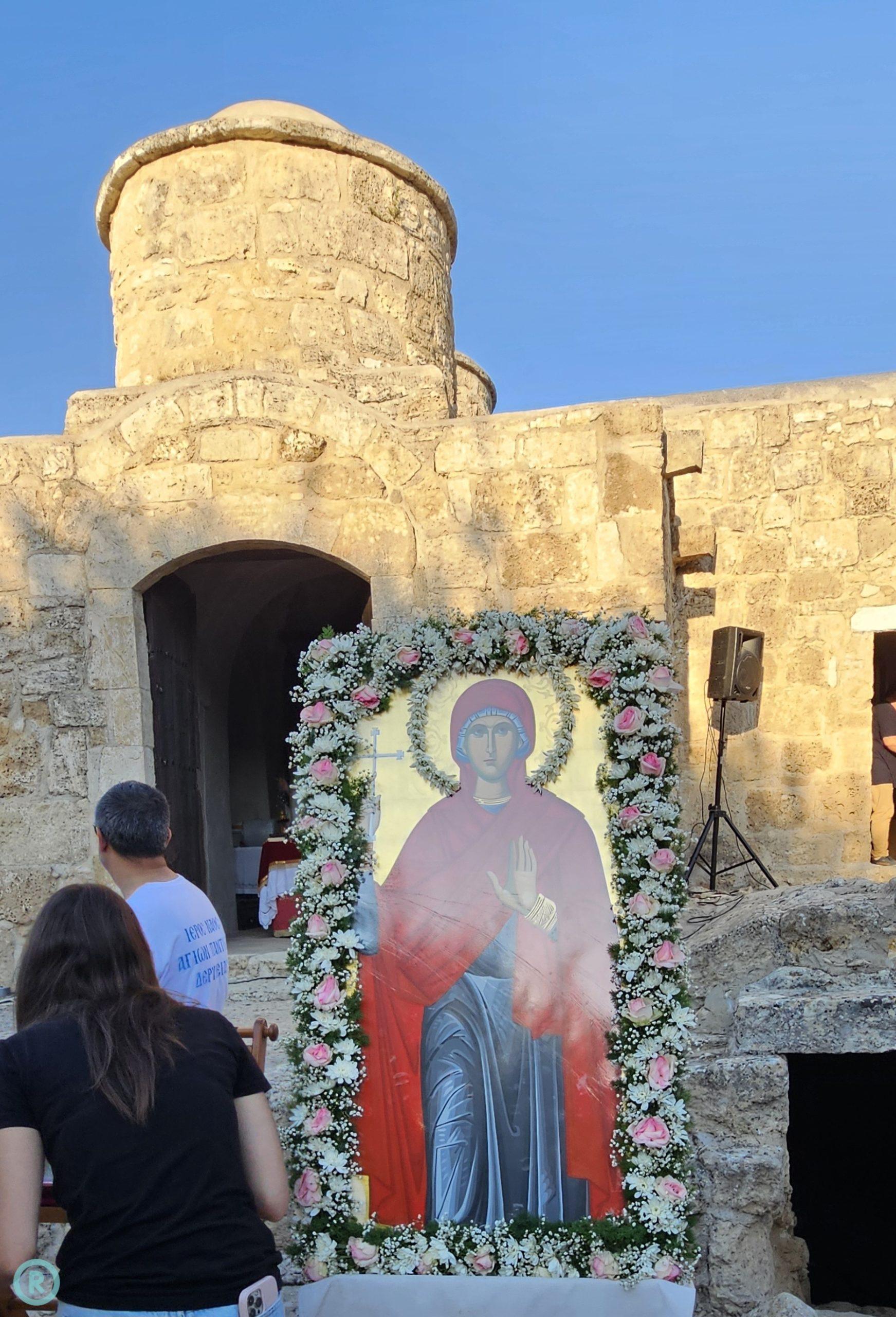 Εσπερινός της Αγίας Μαρίνας τελέστηκε στη νεκρή ζώνη στη Δερύνεια - μια φωτογραφία 1