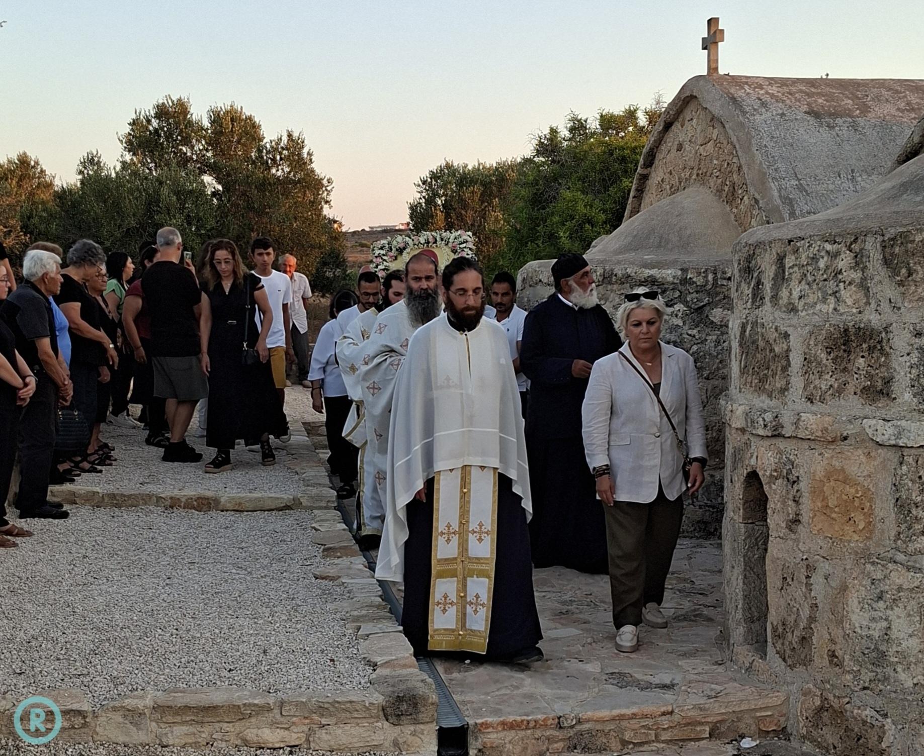 Εσπερινός της Αγίας Μαρίνας τελέστηκε στη νεκρή ζώνη στη Δερύνεια - μια φωτογραφία 2