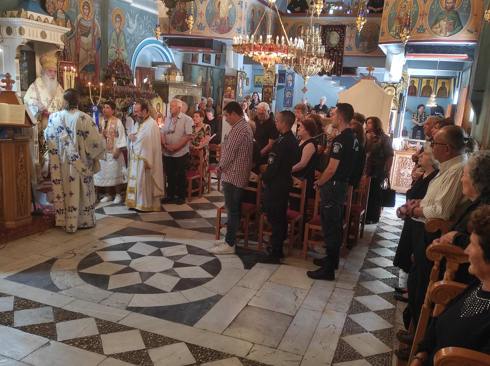 Ποιμαντική επίσκεψη του Μητροπολίτη Σάμου σε Φούρνους και Ικαρία - μια φωτογραφία 5