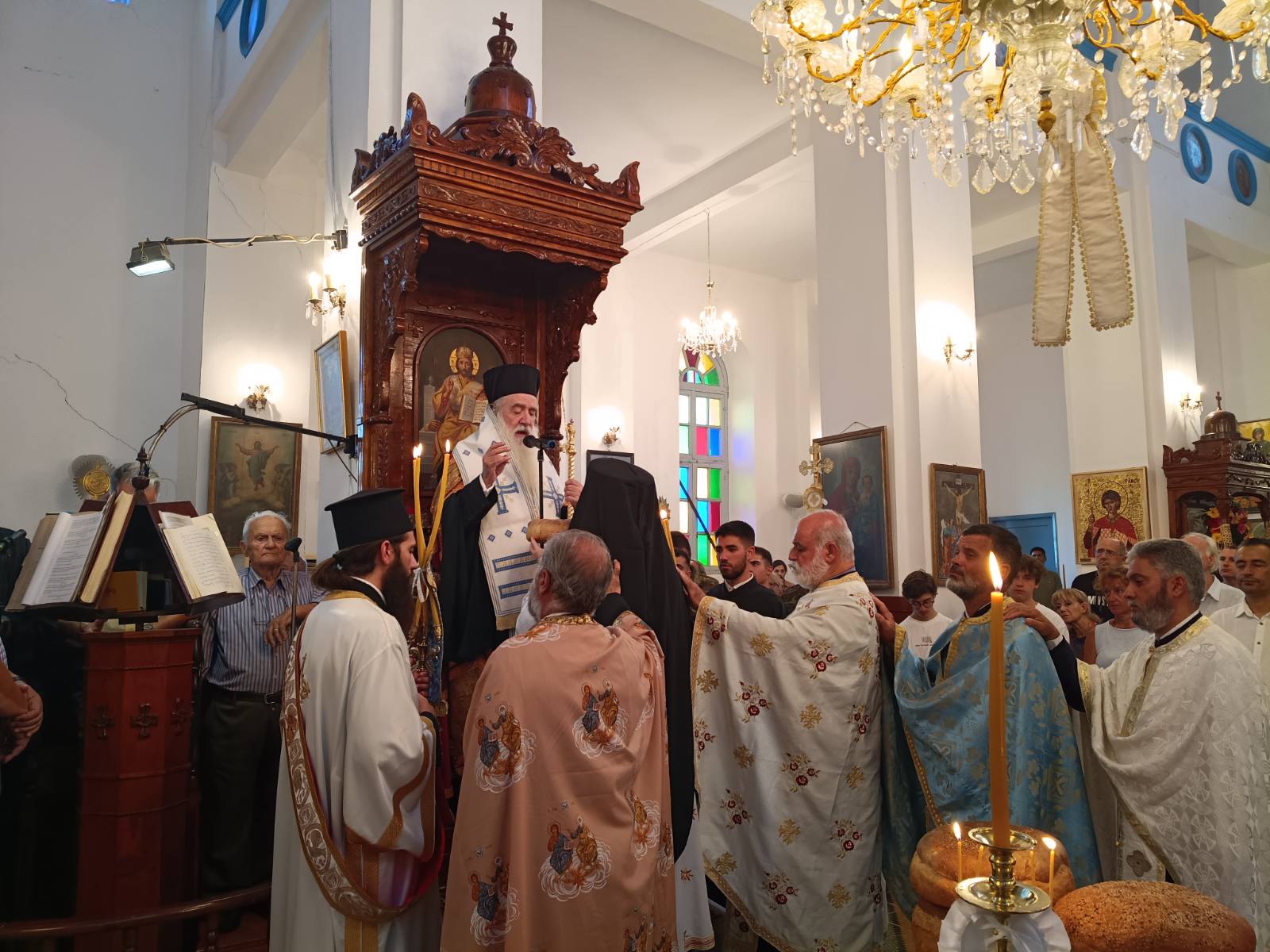 Ποιμαντική επίσκεψη του Μητροπολίτη Σάμου σε Φούρνους και Ικαρία - μια φωτογραφία 6