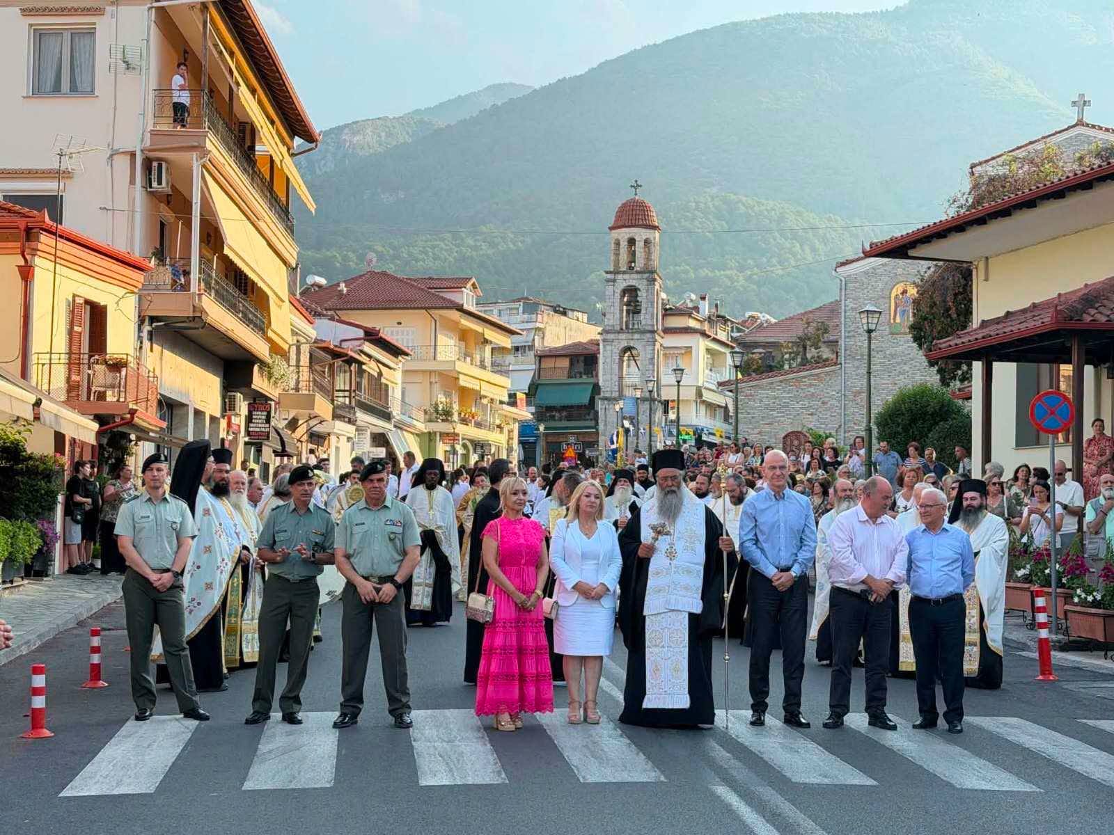 Το Λιτόχωρο υποδέχθηκε με λαμπρότητα την Τιμία Κάρα του Αγίου Παρθενίου - μια φωτογραφία 6