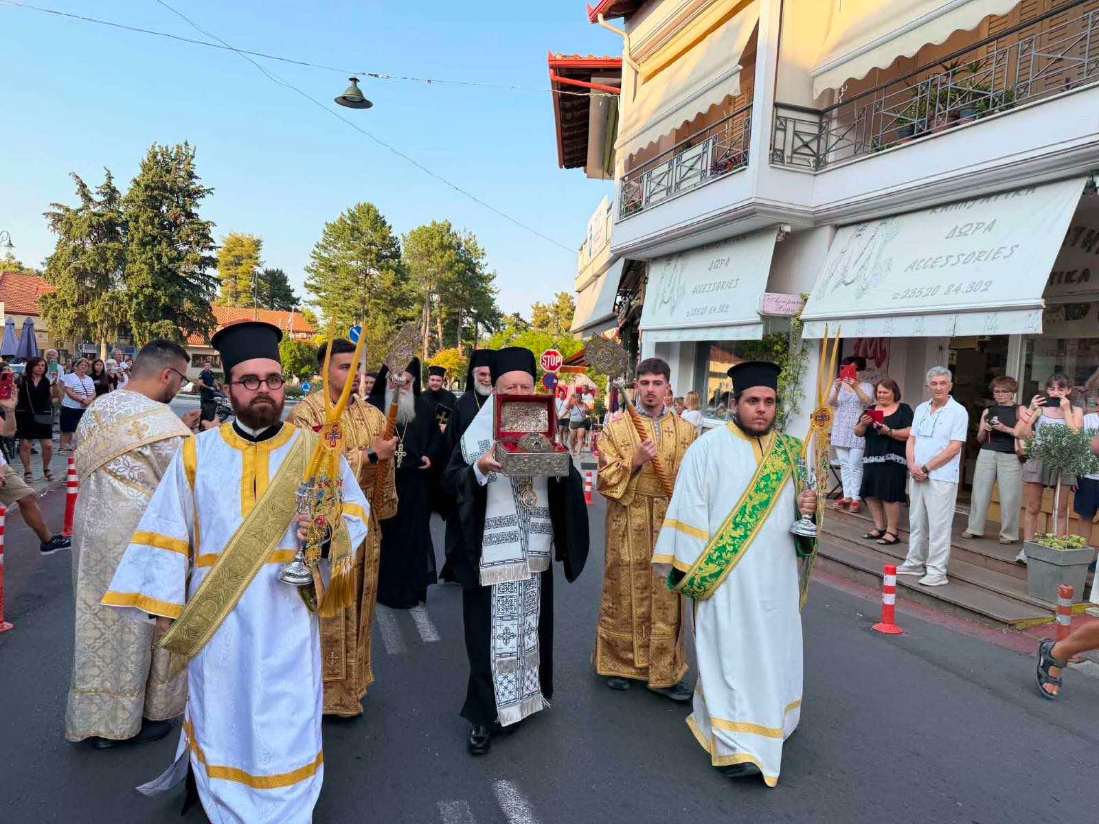 Το Λιτόχωρο υποδέχθηκε με λαμπρότητα την Τιμία Κάρα του Αγίου Παρθενίου - μια φωτογραφία 7