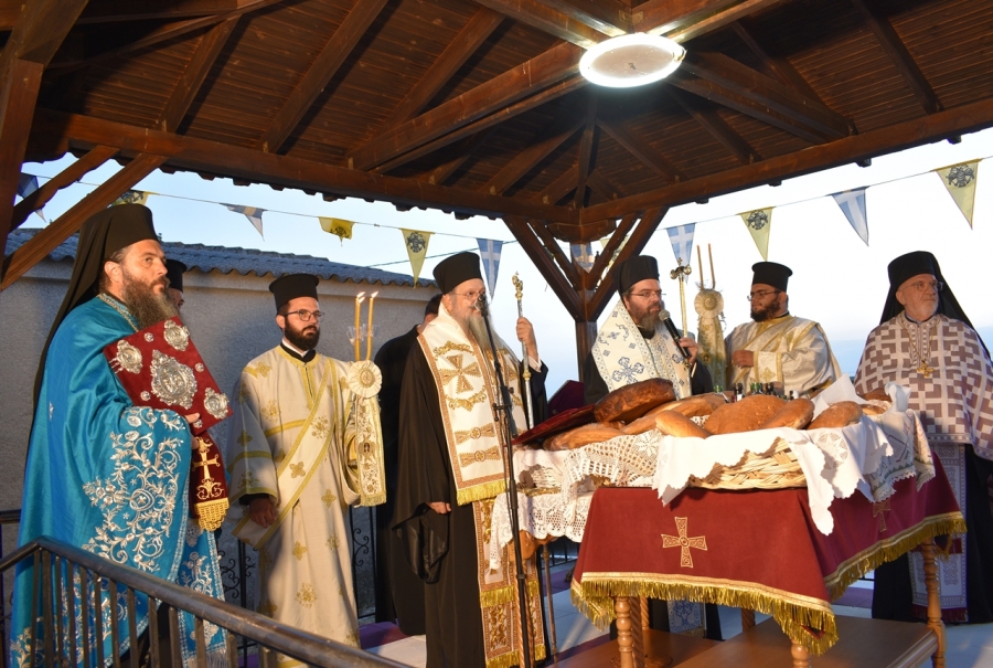 Πανηγυρικός Εσπερινός Αγίου Παντελεήμονος στο Μικρό Κρανοβούνι Κομοτηνής - μια φωτογραφία 1