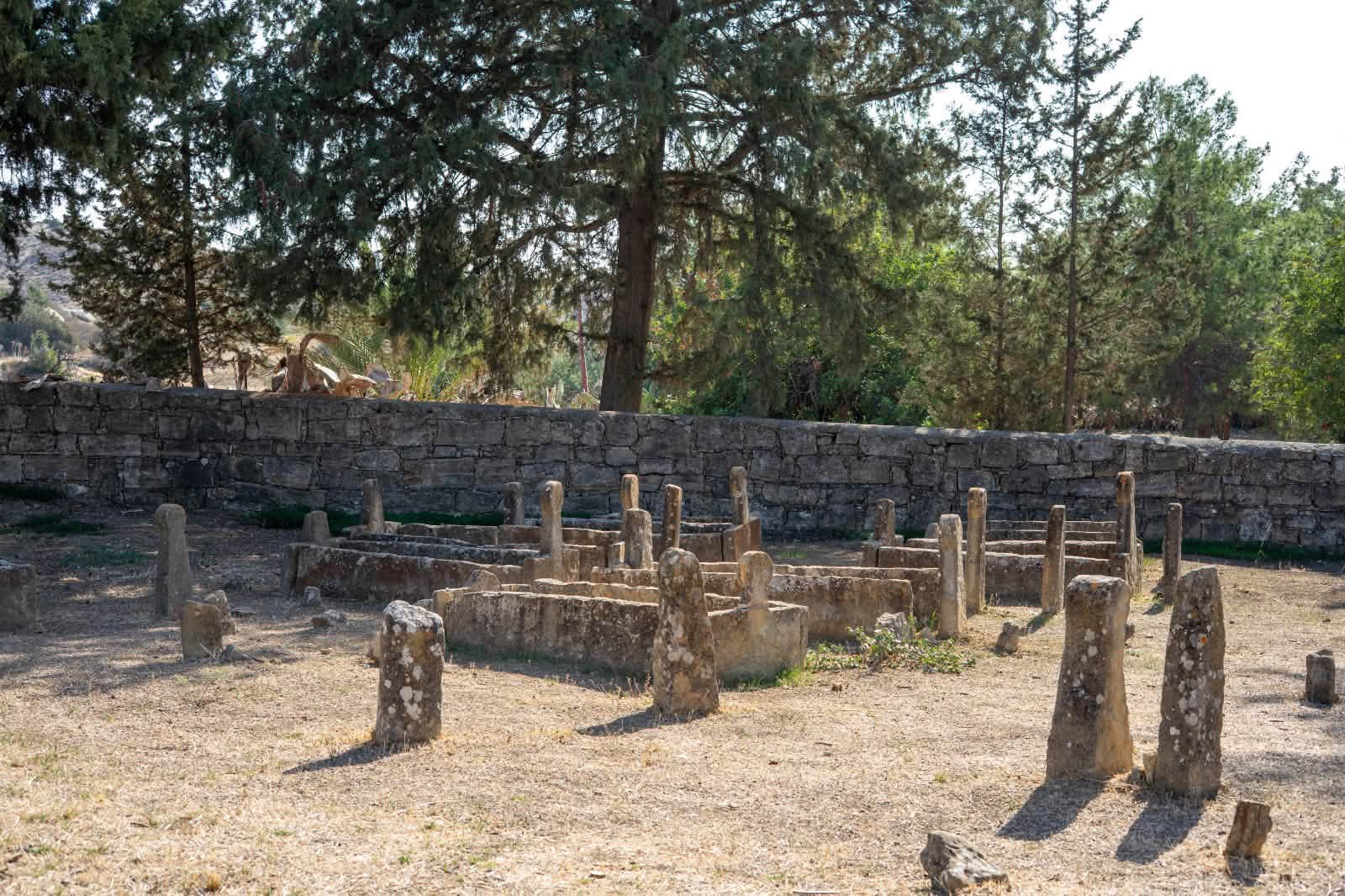 Αποκατάσταση 70 κοιμητηρίων σε όλη την Κύπρο - μια φωτογραφία 1