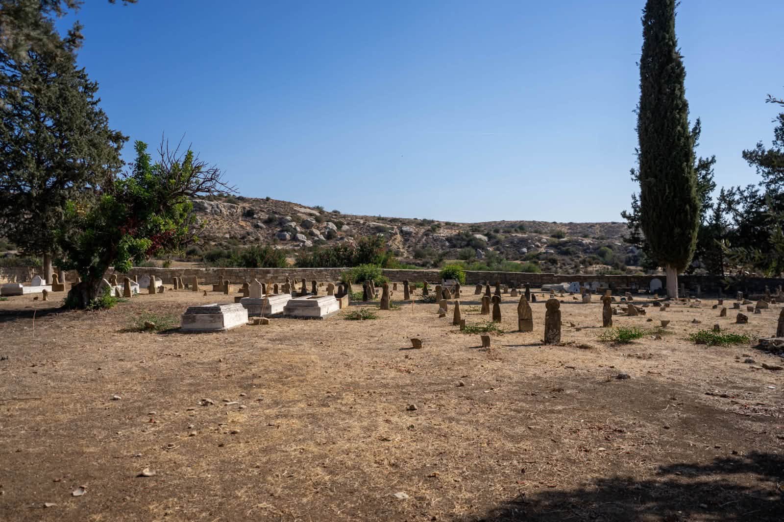 Αποκατάσταση 70 κοιμητηρίων σε όλη την Κύπρο - μια φωτογραφία 3