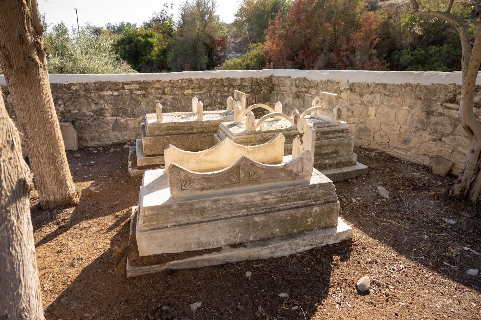 Αποκατάσταση 70 κοιμητηρίων σε όλη την Κύπρο - μια φωτογραφία 14