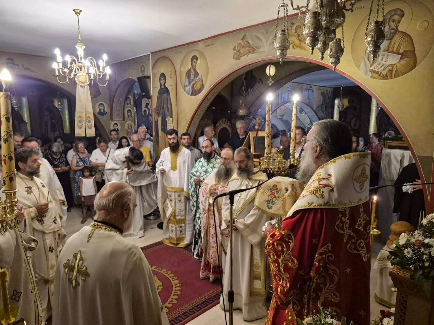 Αρχιερατική Θεία Λειτουργία από τον Ρεθύμνης Πρόδρομο στη Μονή μετανοίας του - μια φωτογραφία 4