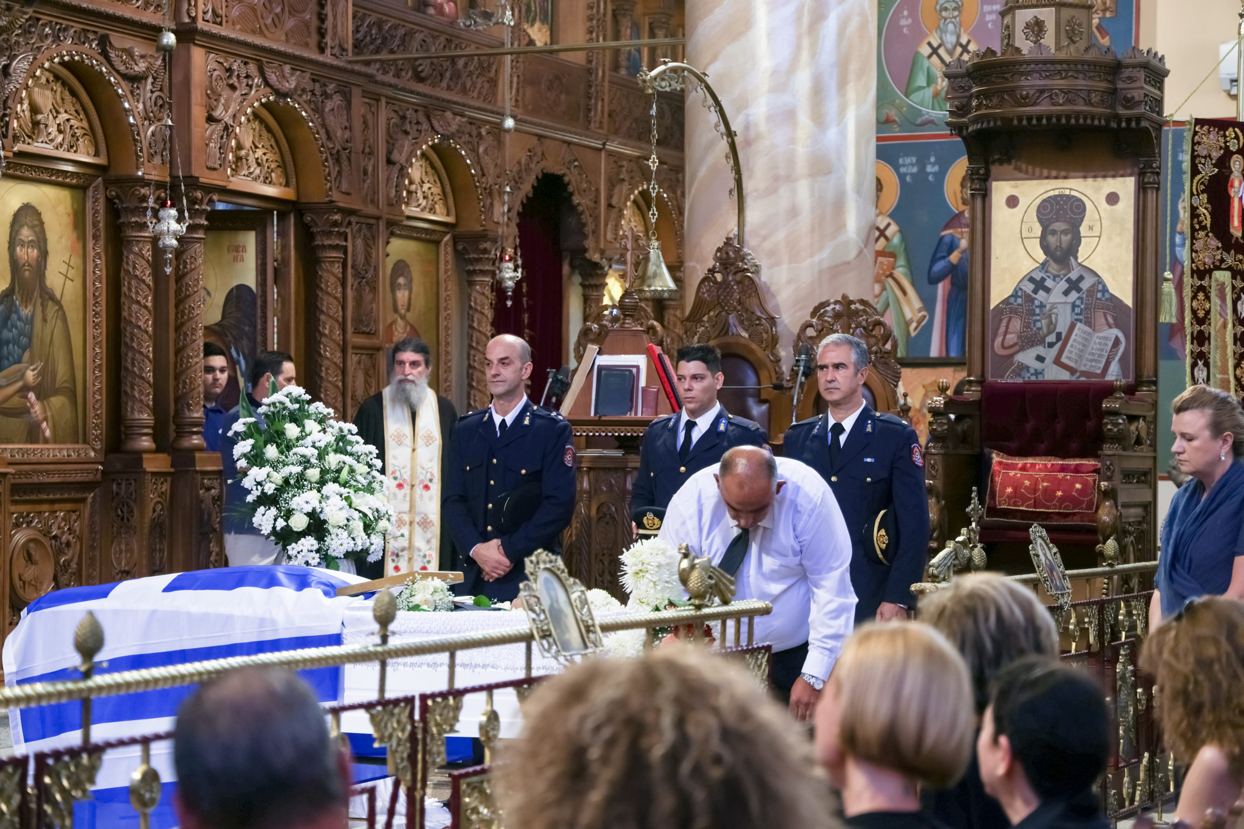 Με τιμές ήρωα κηδεύτηκε στο Αγρίνιο ο ανθυποπυραγός Κ. Λαιμοδέτης - μια φωτογραφία 5