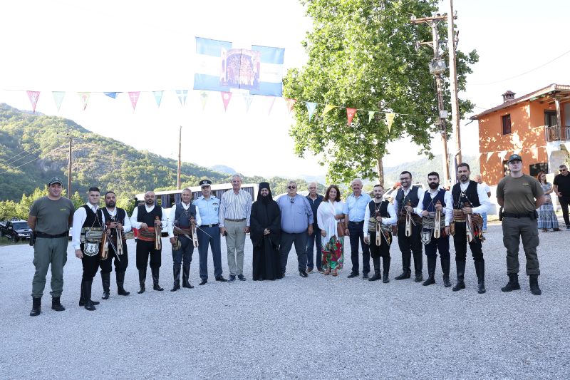 Υποδοχή ιερών λειψάνων και χειροθεσία Αρχιμανδρίτη στη Δράμα - μια φωτογραφία 1