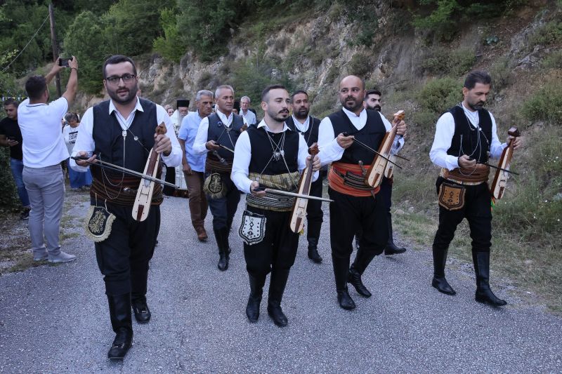 Υποδοχή ιερών λειψάνων και χειροθεσία Αρχιμανδρίτη στη Δράμα - μια φωτογραφία 2