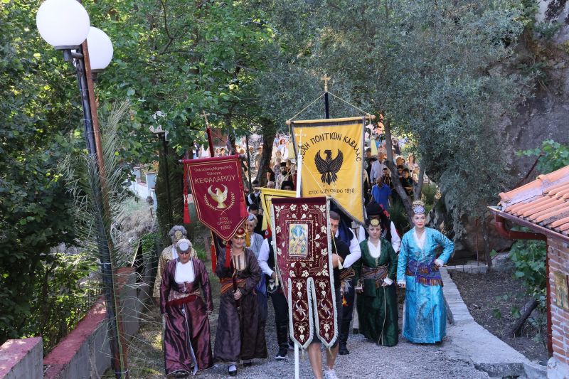 Υποδοχή ιερών λειψάνων και χειροθεσία Αρχιμανδρίτη στη Δράμα - μια φωτογραφία 5