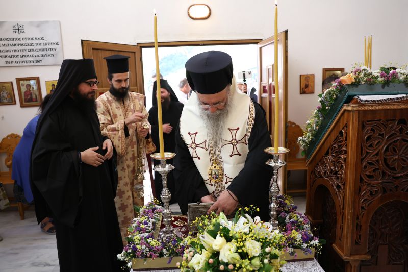 Υποδοχή ιερών λειψάνων και χειροθεσία Αρχιμανδρίτη στη Δράμα - μια φωτογραφία 7