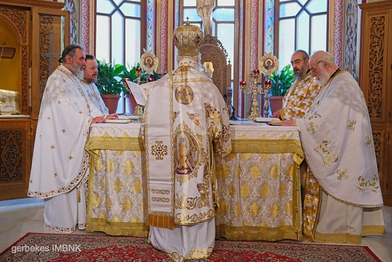 Μητροπολίτης Νάουσας: Η φωνή του Θεού καλεί τους πιστούς να ζουν ενάρετα - μια φωτογραφία 2