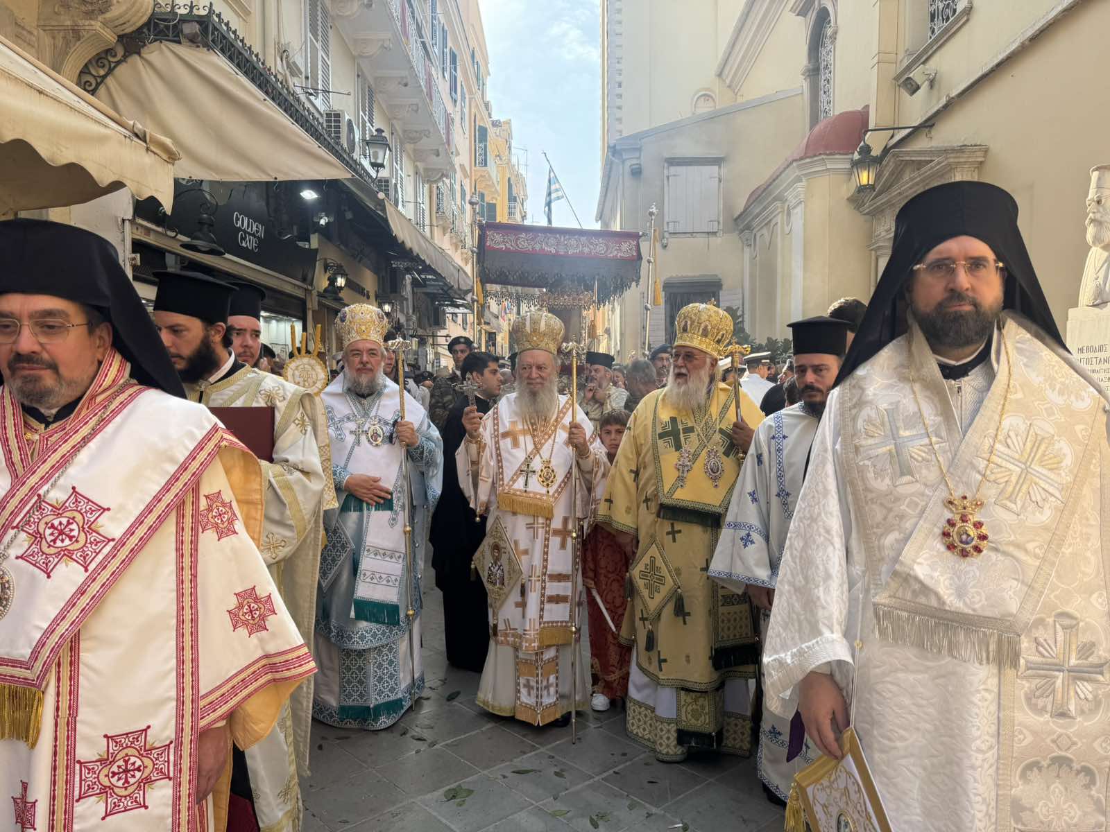 Κορυφώθηκε η πανήγυρις του θαύματος στην Κέρκυρα με λαμπρά λιτανεία - μια φωτογραφία 4