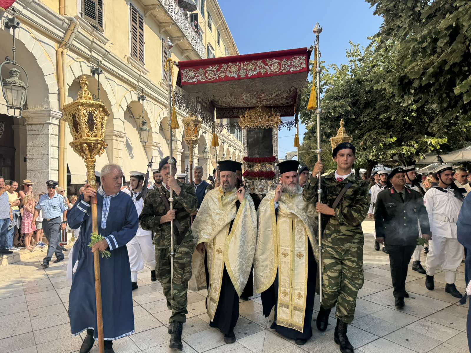 Κορυφώθηκε η πανήγυρις του θαύματος στην Κέρκυρα με λαμπρά λιτανεία - μια φωτογραφία 5