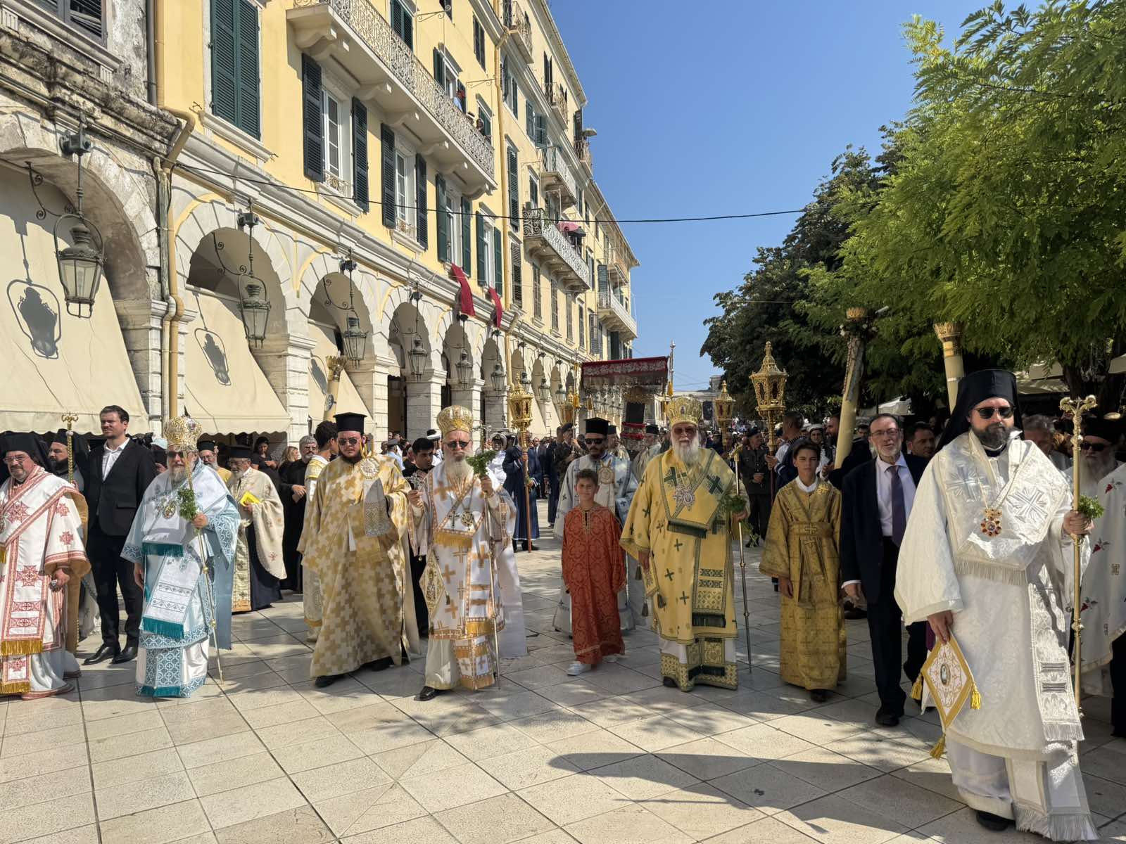 Κορυφώθηκε η πανήγυρις του θαύματος στην Κέρκυρα με λαμπρά λιτανεία - μια φωτογραφία 6