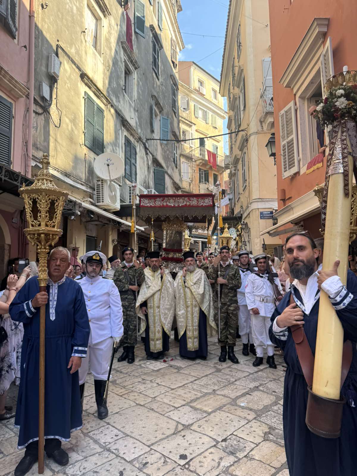 Κορυφώθηκε η πανήγυρις του θαύματος στην Κέρκυρα με λαμπρά λιτανεία - μια φωτογραφία 9