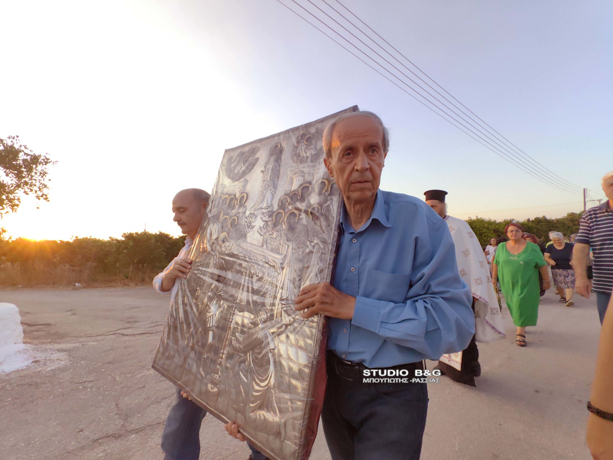 Λιτανεύτηκε η Ιερά Εικόνα της Κοιμήσεως Θεοτόκου στην Αγία Τριάδα Αργολίδας - μια φωτογραφία 4