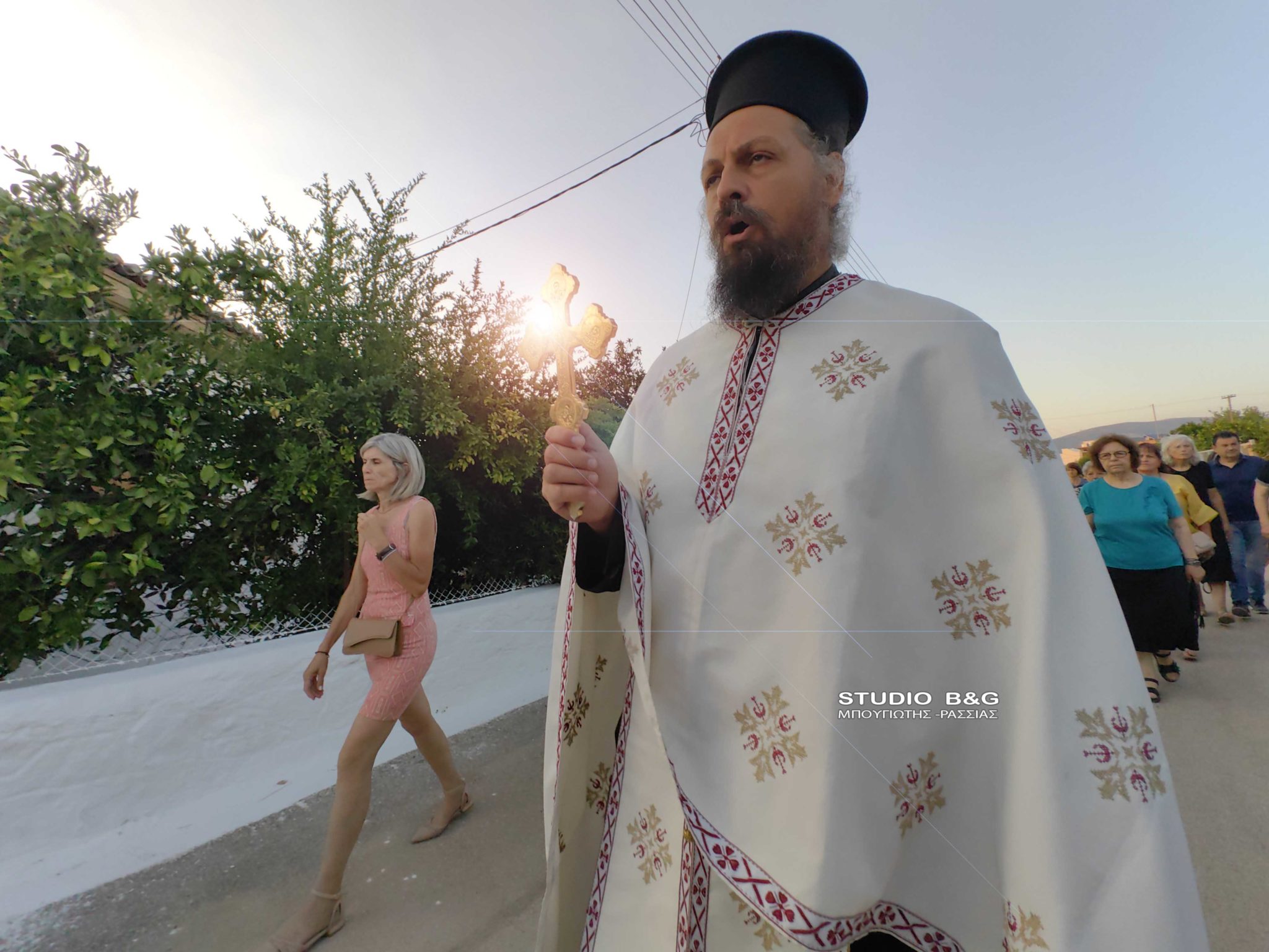 Λιτανεύτηκε η Ιερά Εικόνα της Κοιμήσεως Θεοτόκου στην Αγία Τριάδα Αργολίδας - μια φωτογραφία 5