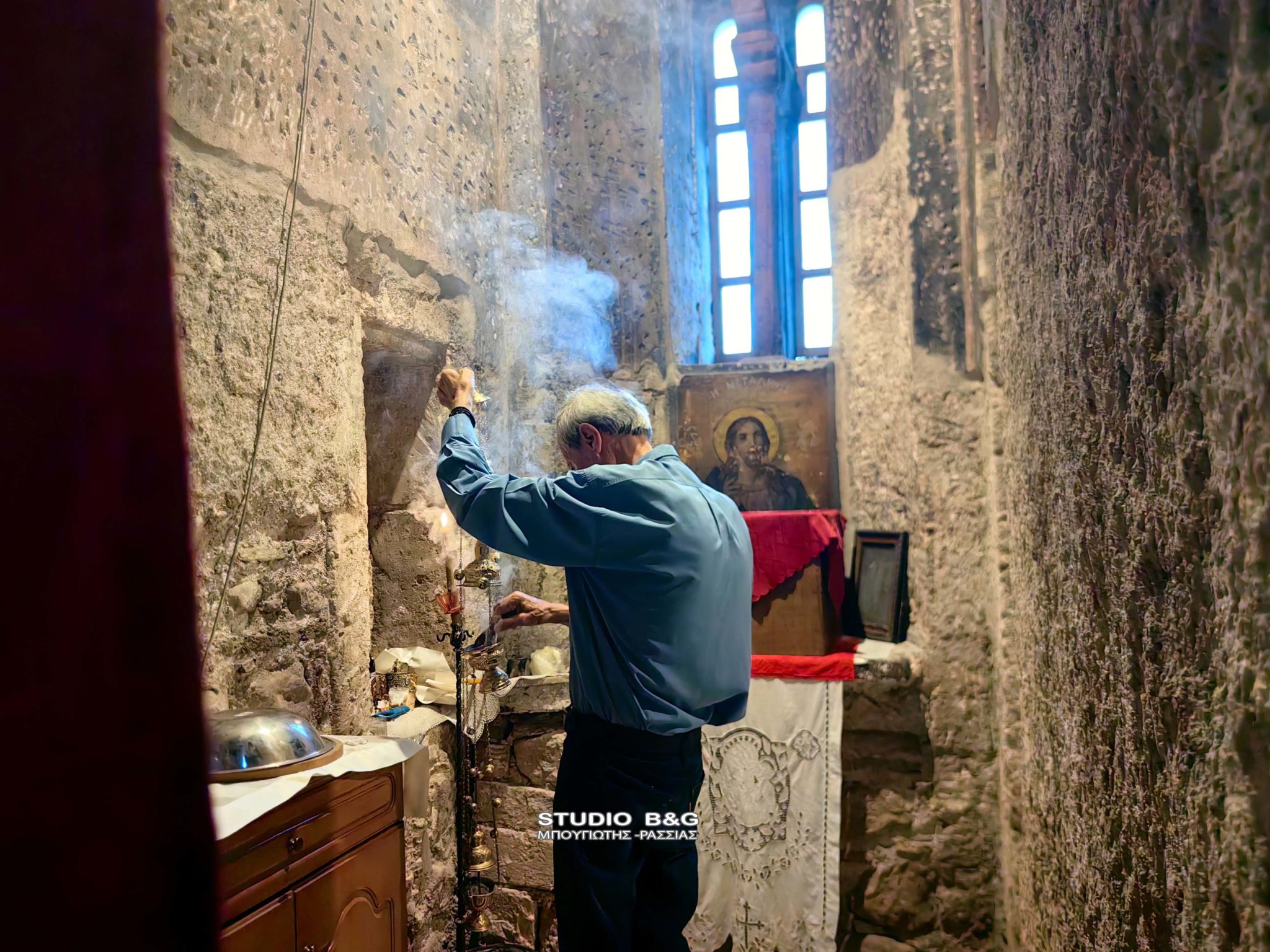 Λιτανεύτηκε η Ιερά Εικόνα της Κοιμήσεως Θεοτόκου στην Αγία Τριάδα Αργολίδας - μια φωτογραφία 12