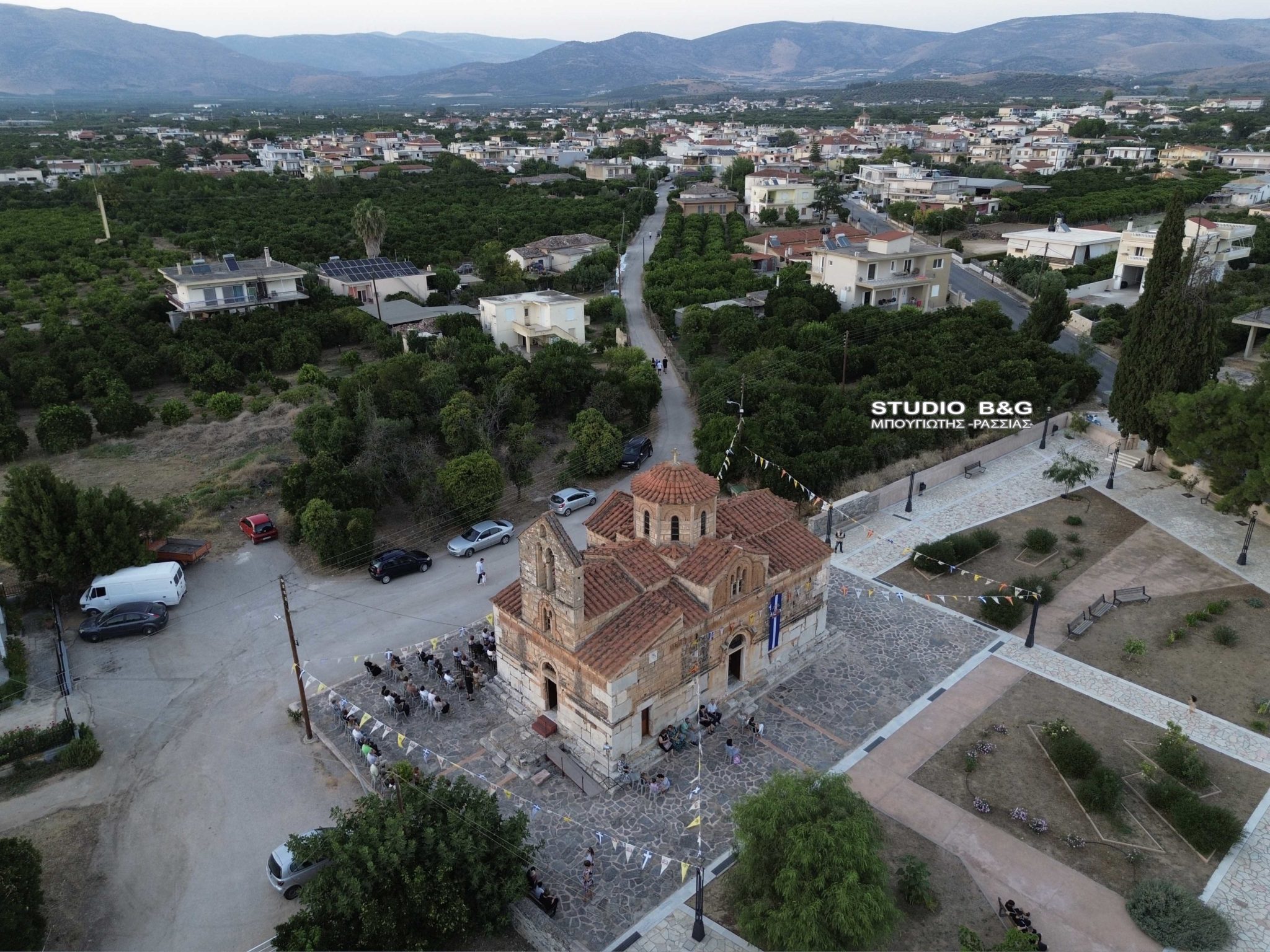Λιτανεύτηκε η Ιερά Εικόνα της Κοιμήσεως Θεοτόκου στην Αγία Τριάδα Αργολίδας - μια φωτογραφία 16