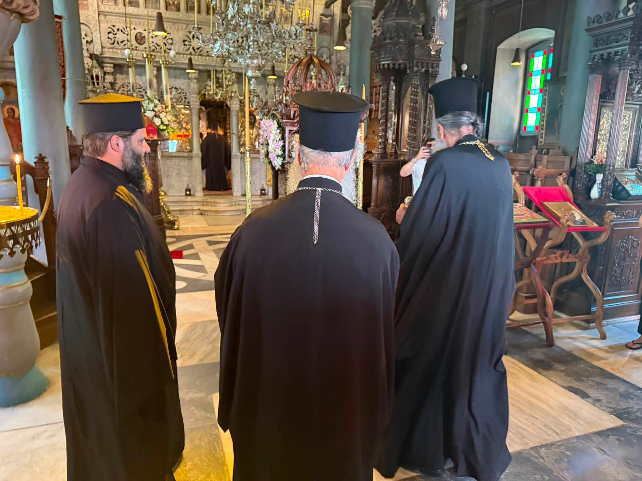 Ο Πειραιώς Σεραφείμ επισκέφθηκε την Ύδρα για την Κοίμηση της Θεοτόκου - μια φωτογραφία 4
