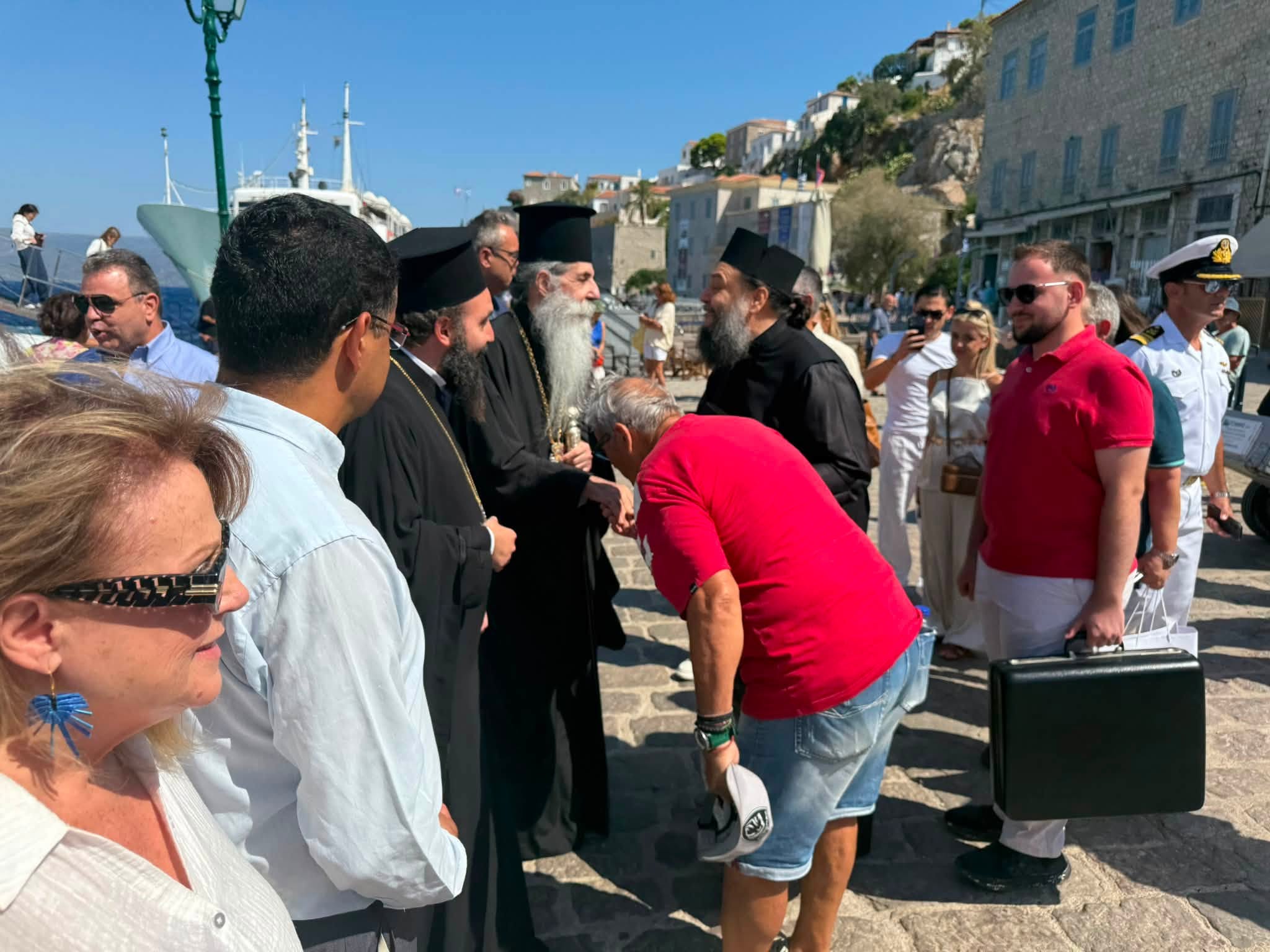 Ο Πειραιώς Σεραφείμ επισκέφθηκε την Ύδρα για την Κοίμηση της Θεοτόκου - μια φωτογραφία 5