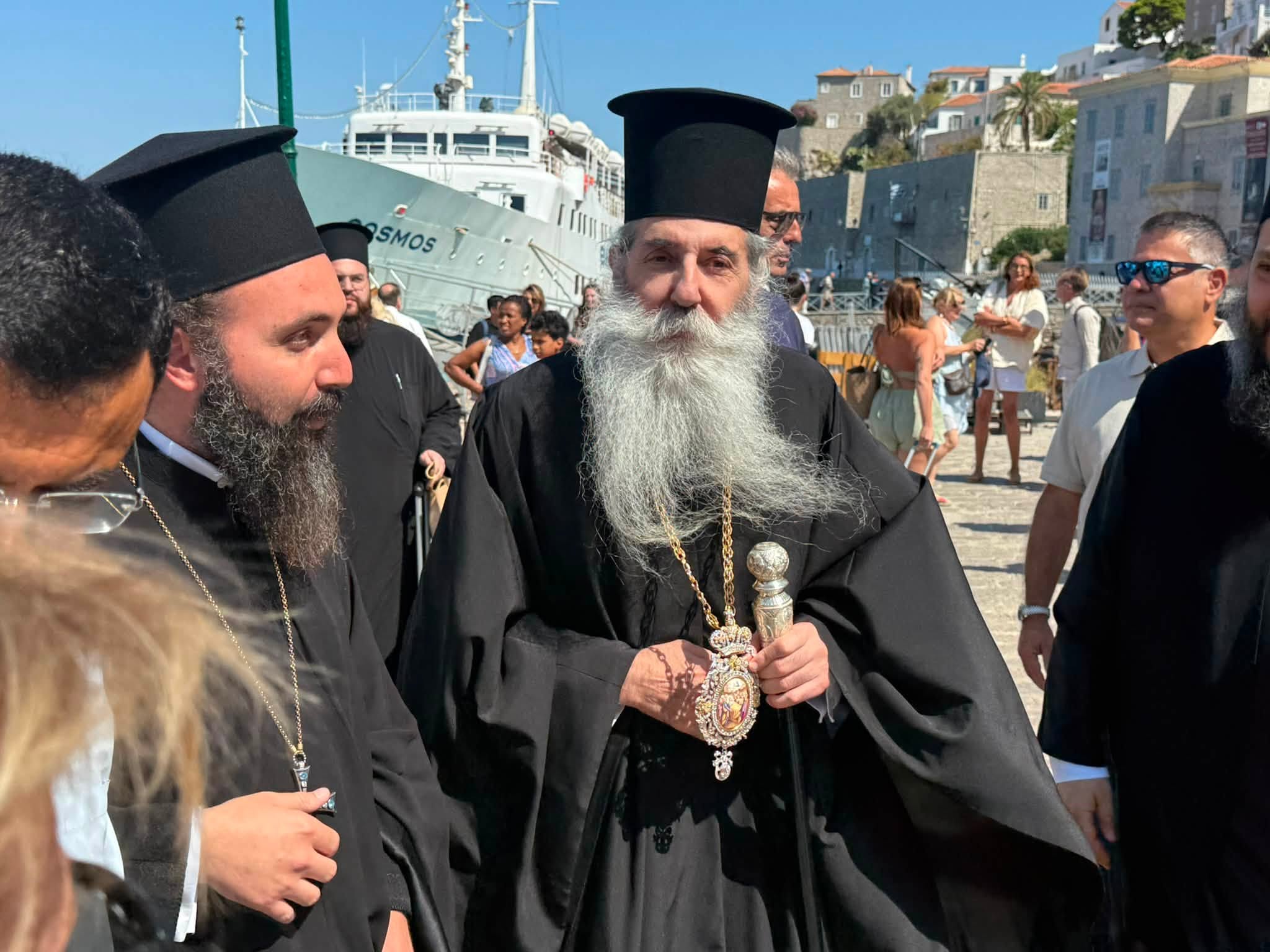 Ο Πειραιώς Σεραφείμ επισκέφθηκε την Ύδρα για την Κοίμηση της Θεοτόκου - μια φωτογραφία 6