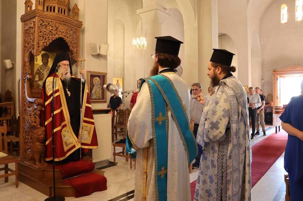 Χειροτονία νέου πρεσβυτέρου και μνημόσυνο τελέσθηκε στην Κόρινθο - μια φωτογραφία 1