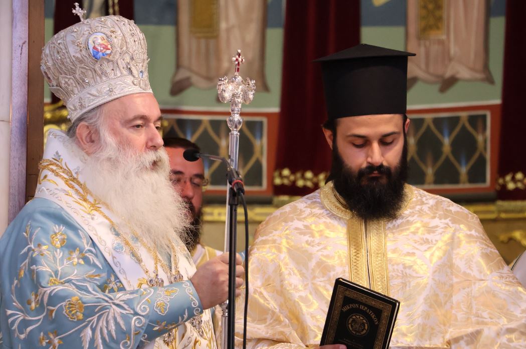 Χειροτονία νέου πρεσβυτέρου και μνημόσυνο τελέσθηκε στην Κόρινθο - μια φωτογραφία 3